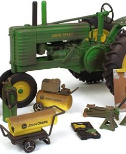 Tomy John Deere Model A Barn Finds 1/16 Scale