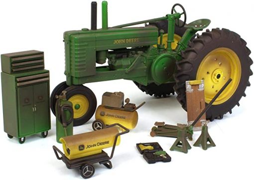 Tomy John Deere Model A Barn Finds 1/16 Scale